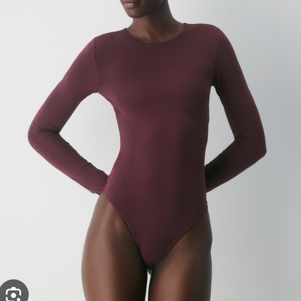 Aritzia original contour crew bodysuit